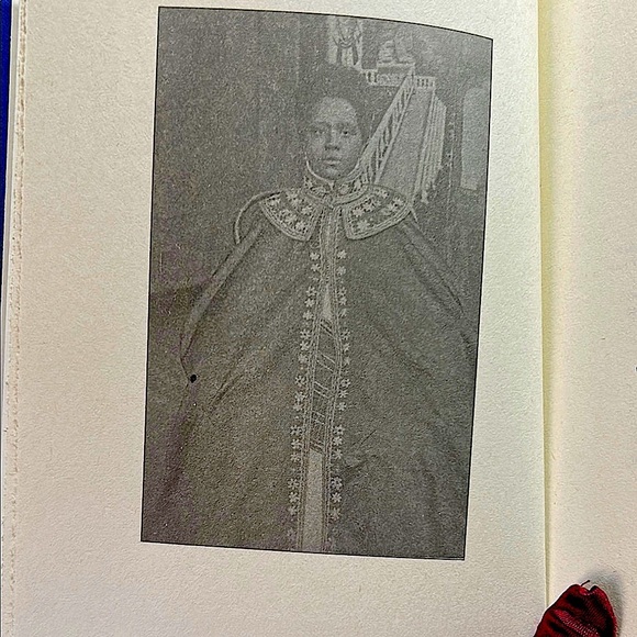 The Shadow King| Signed First Edition by Maaza Mengiste | Slipcase | Pristine - Picture 6 of 10